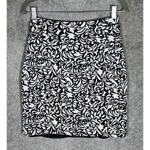 Trulli Petite Skirt Womens Size 2P White Black Floral Lined Knit Stretch‎